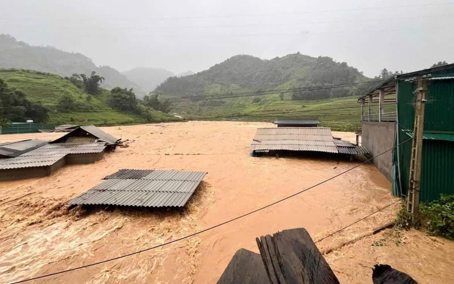 Chi hổ trợ thiên tai ngày mưa bão có được tình vào chi phí doanh nghiệp không?